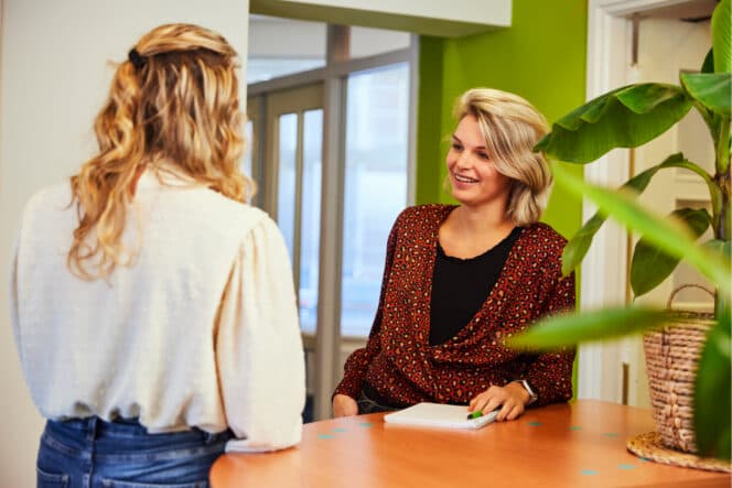 Marije, re-integratie adviseur van Set in in gesprek met kandidaat